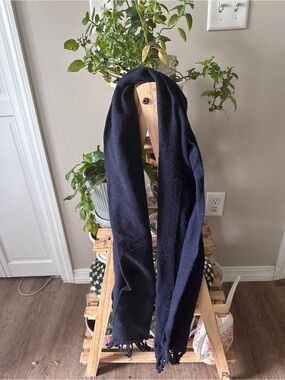 Amicale Cashmere Navy Blue Scarf with Fringe 100% Merino Wool